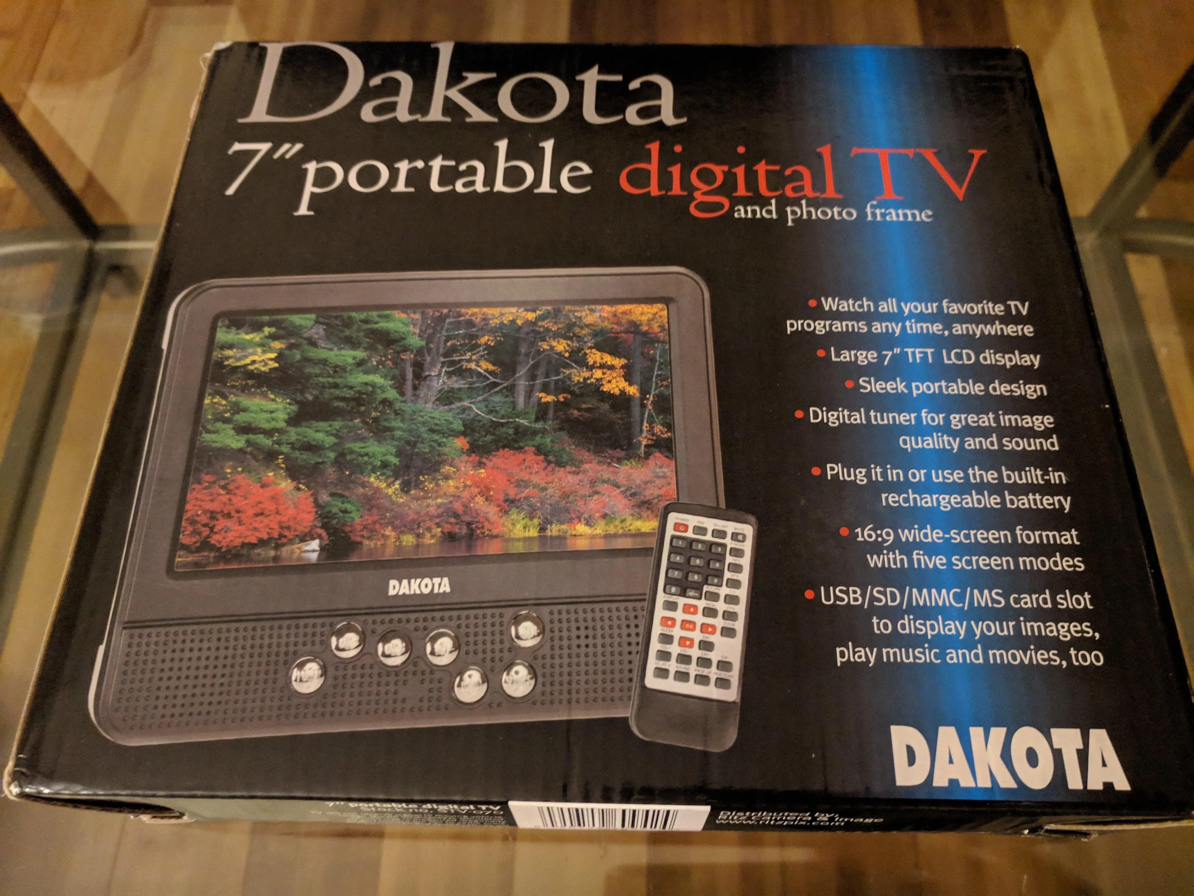 Dakota 7 inch Portable Digital TV/Digital Photo Frame w/ Remote and Earbuds