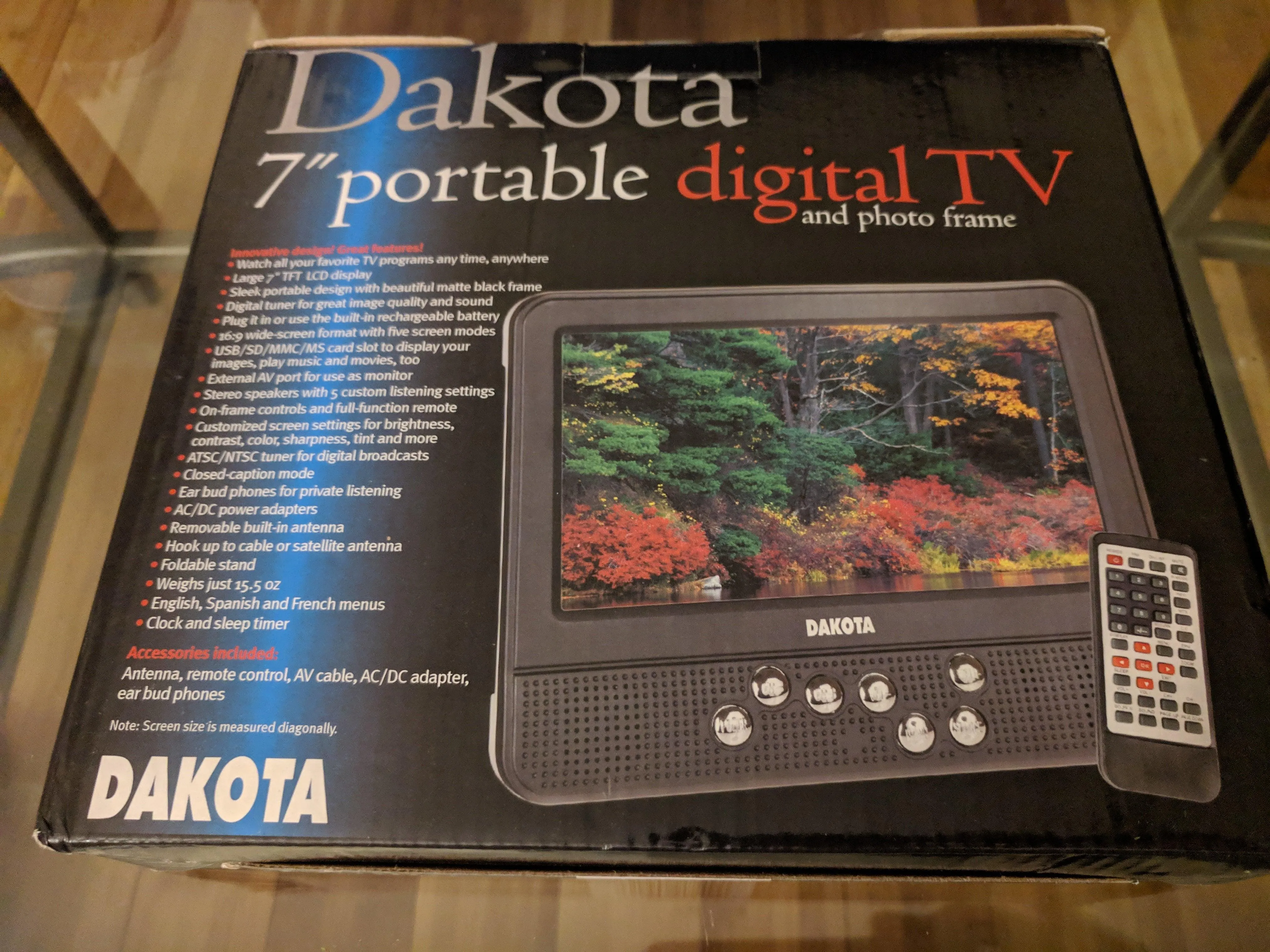 Dakota 7 inch Portable Digital TV/Digital Photo Frame w/ Remote and Earbuds